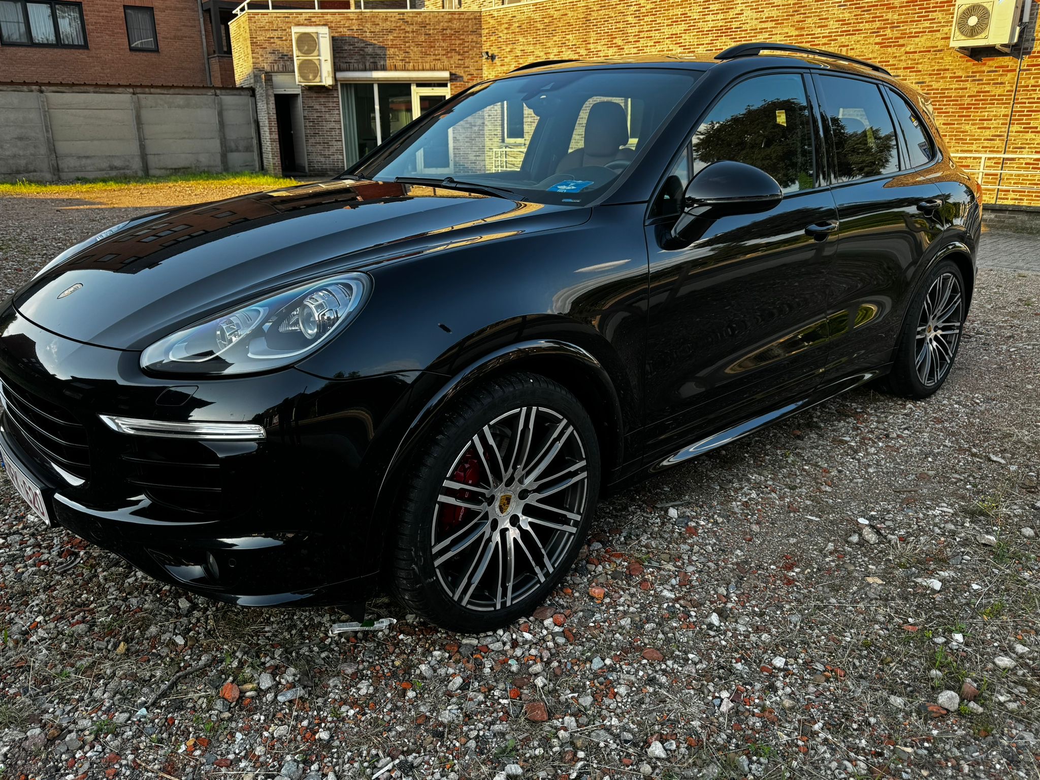 #83323 - Porsche Cayenne Pjetrof